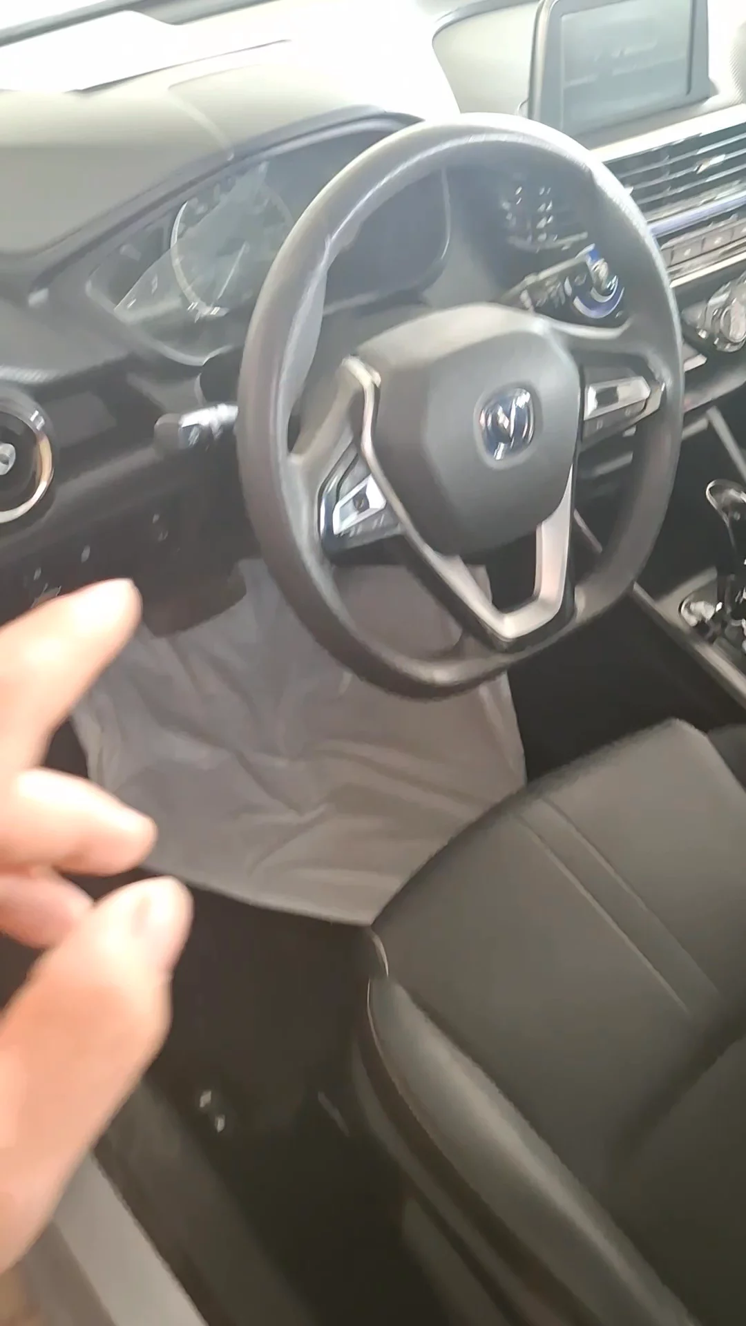 Car video thumbnail 1 of 8