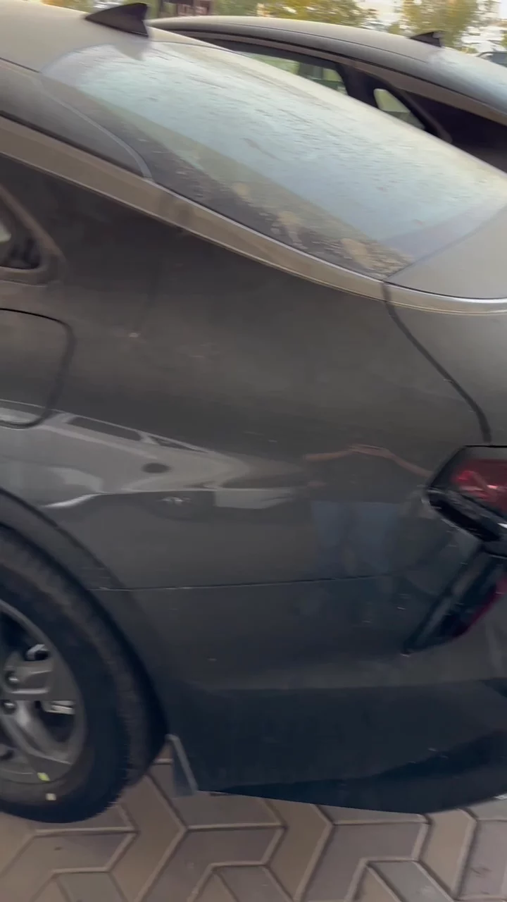 Car video thumbnail 1 of 8