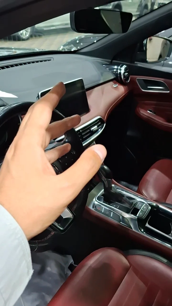 Car video thumbnail 1 of 8