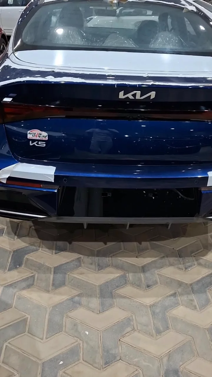 Car video thumbnail 1 of 10