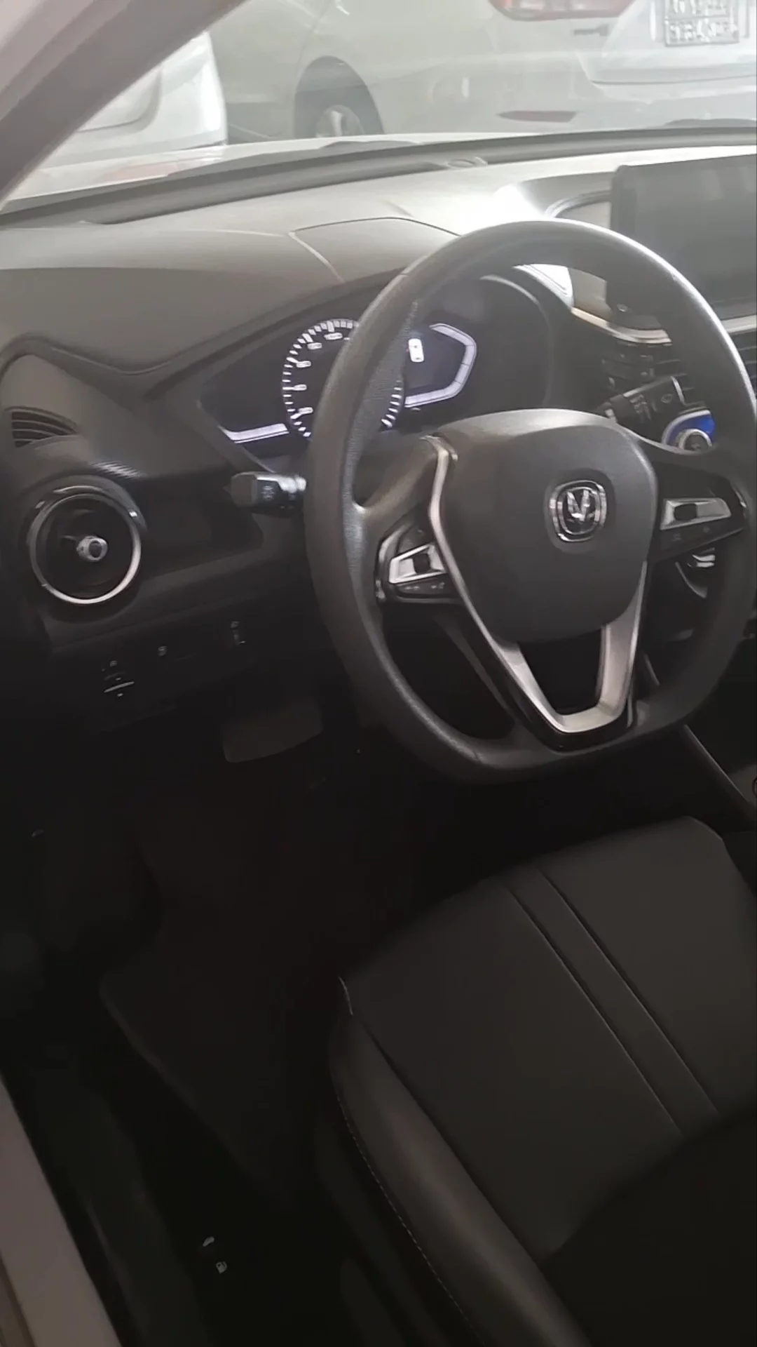 Car video thumbnail 1 of 8