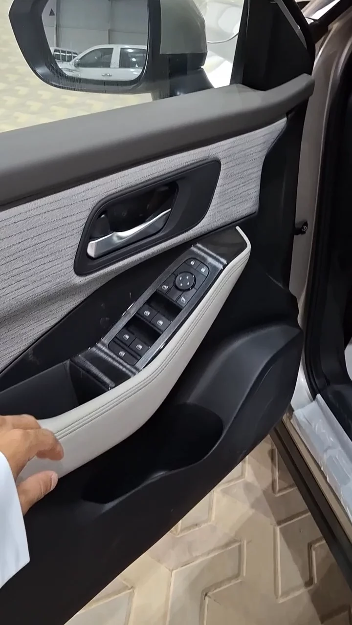 نيسان اكس تريل SV 2025