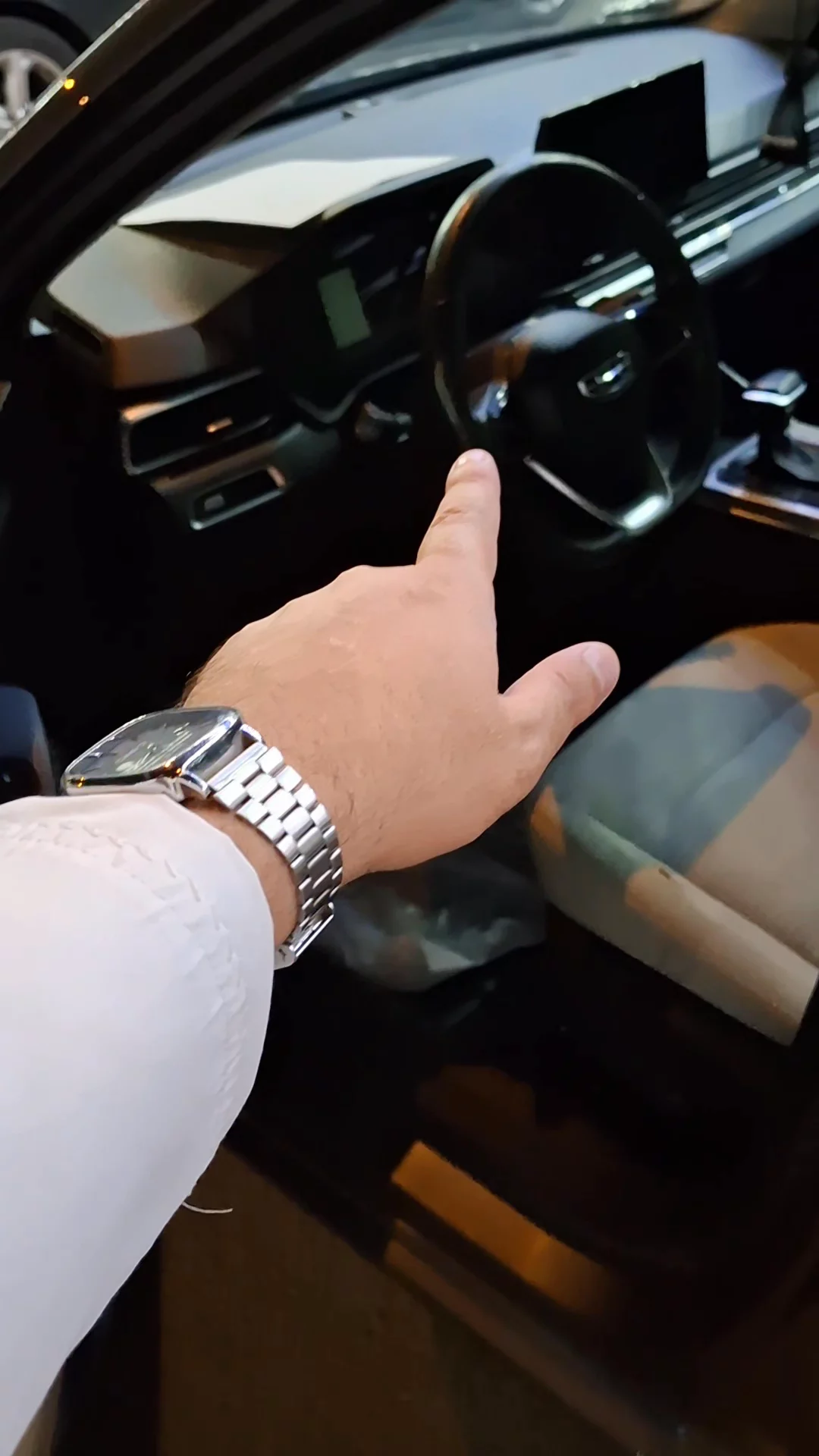 Car video thumbnail 1 of 9