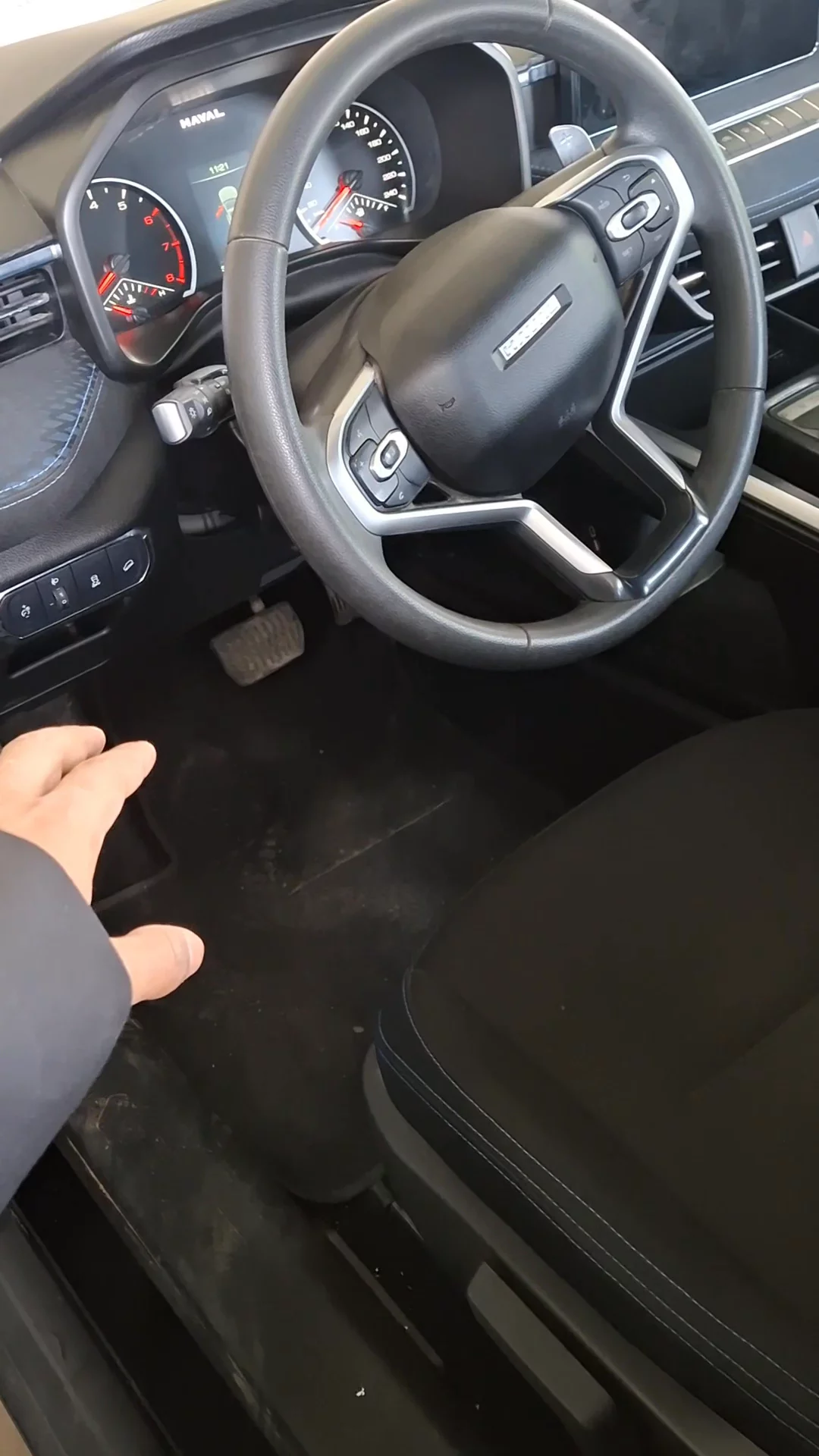 Car video thumbnail 1 of 8