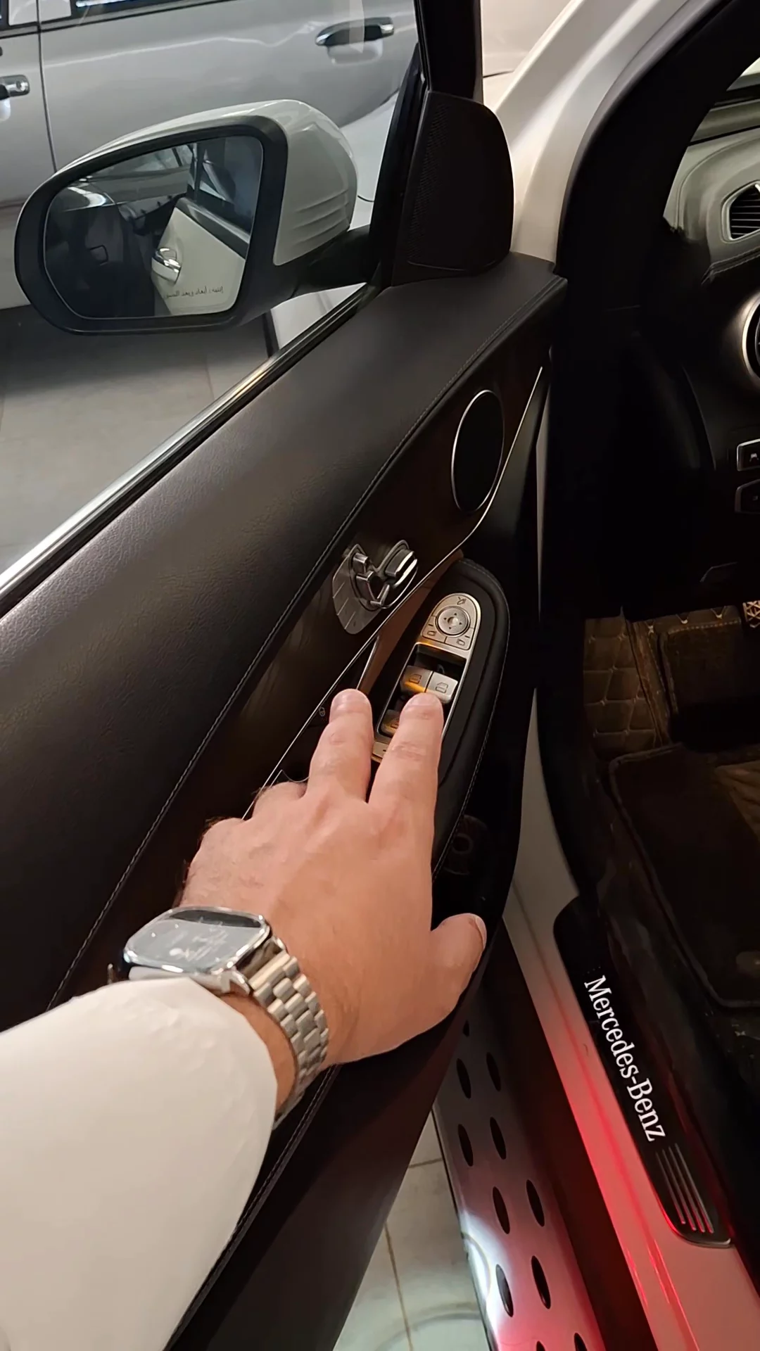 Car video thumbnail 1 of 9