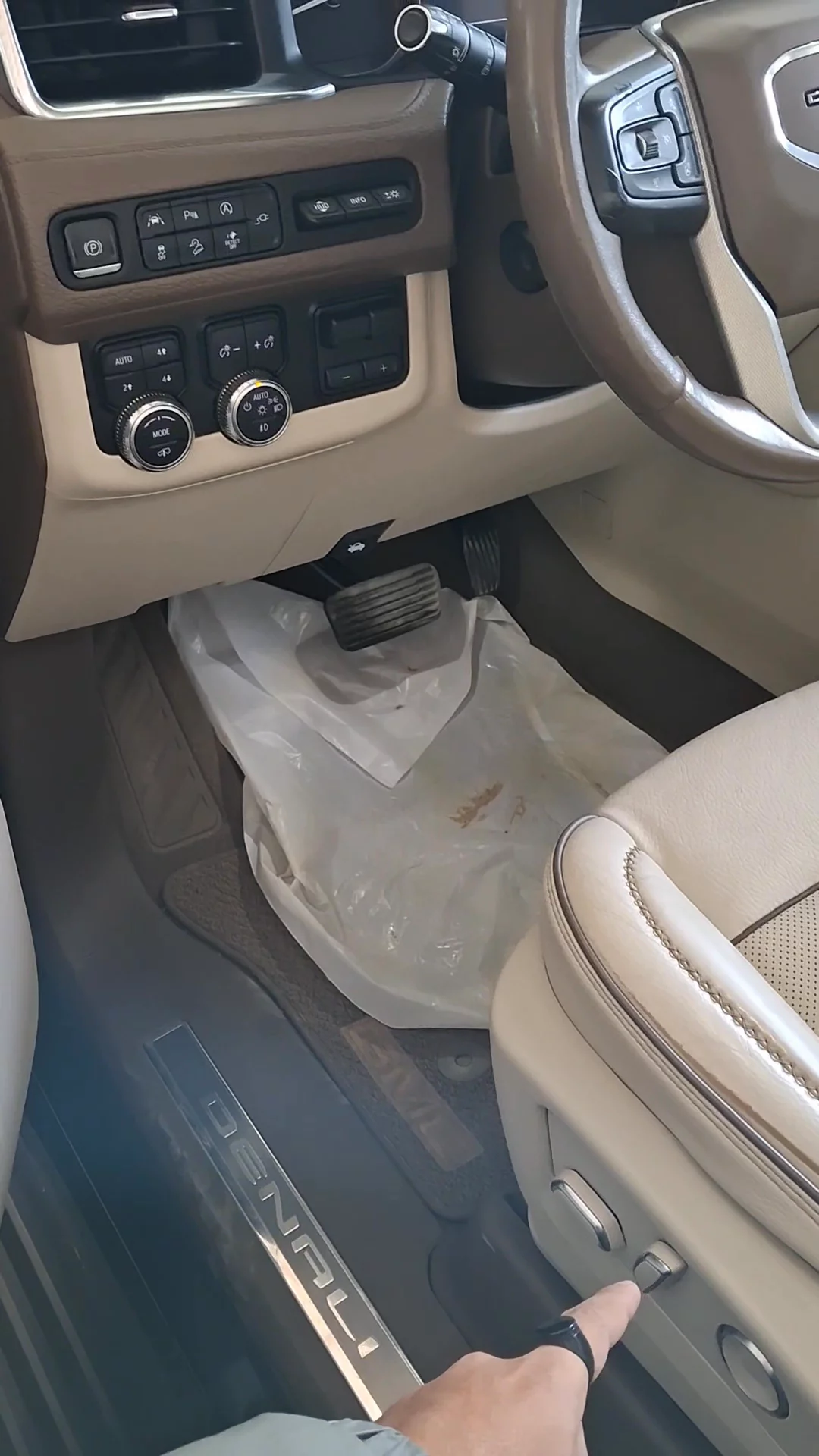 Car video thumbnail 1 of 8