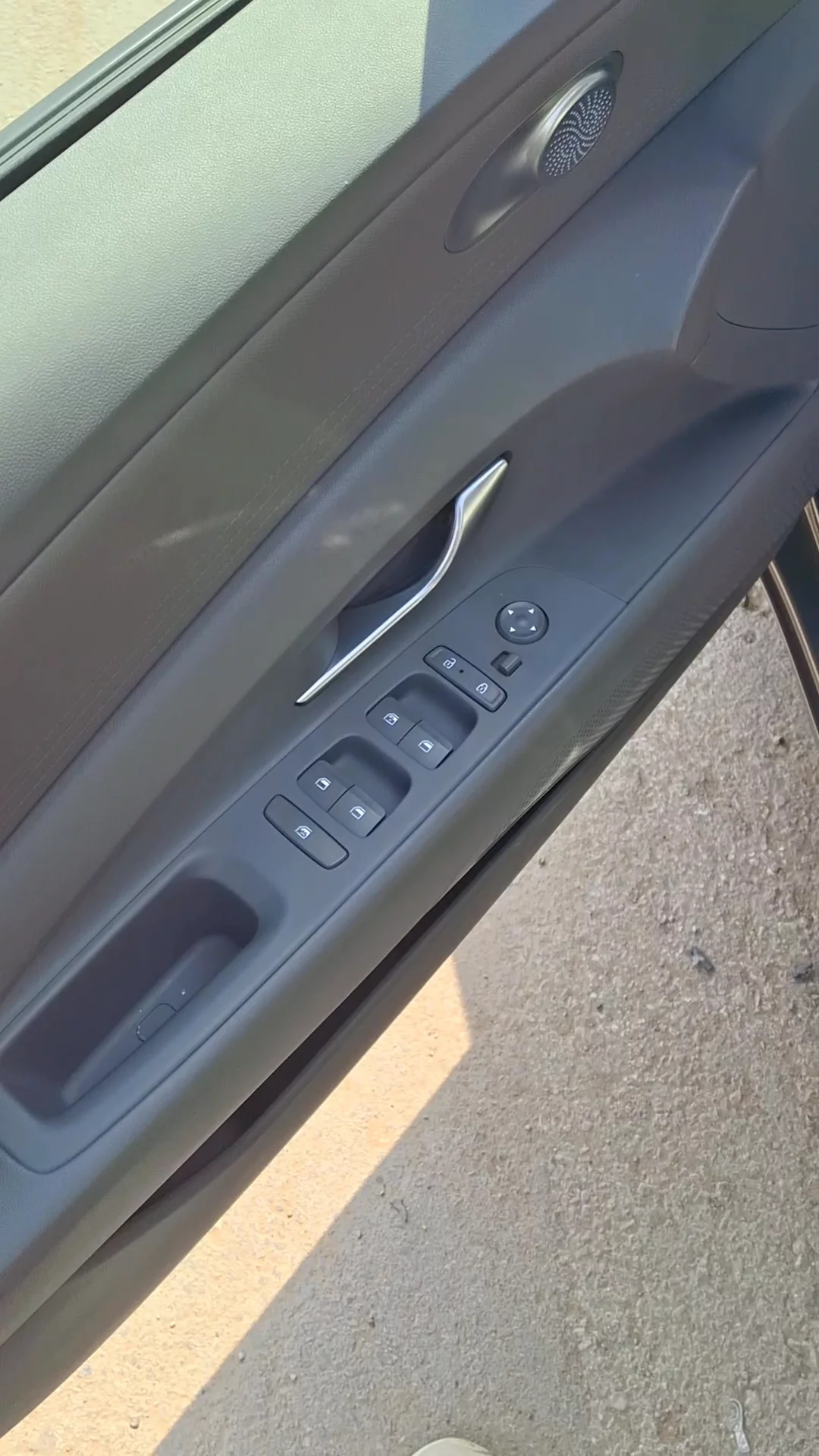 Car video thumbnail 1 of 13