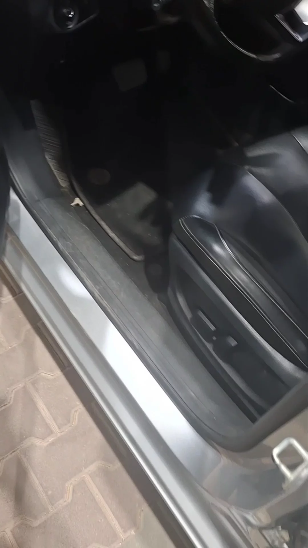 Car video thumbnail 1 of 5