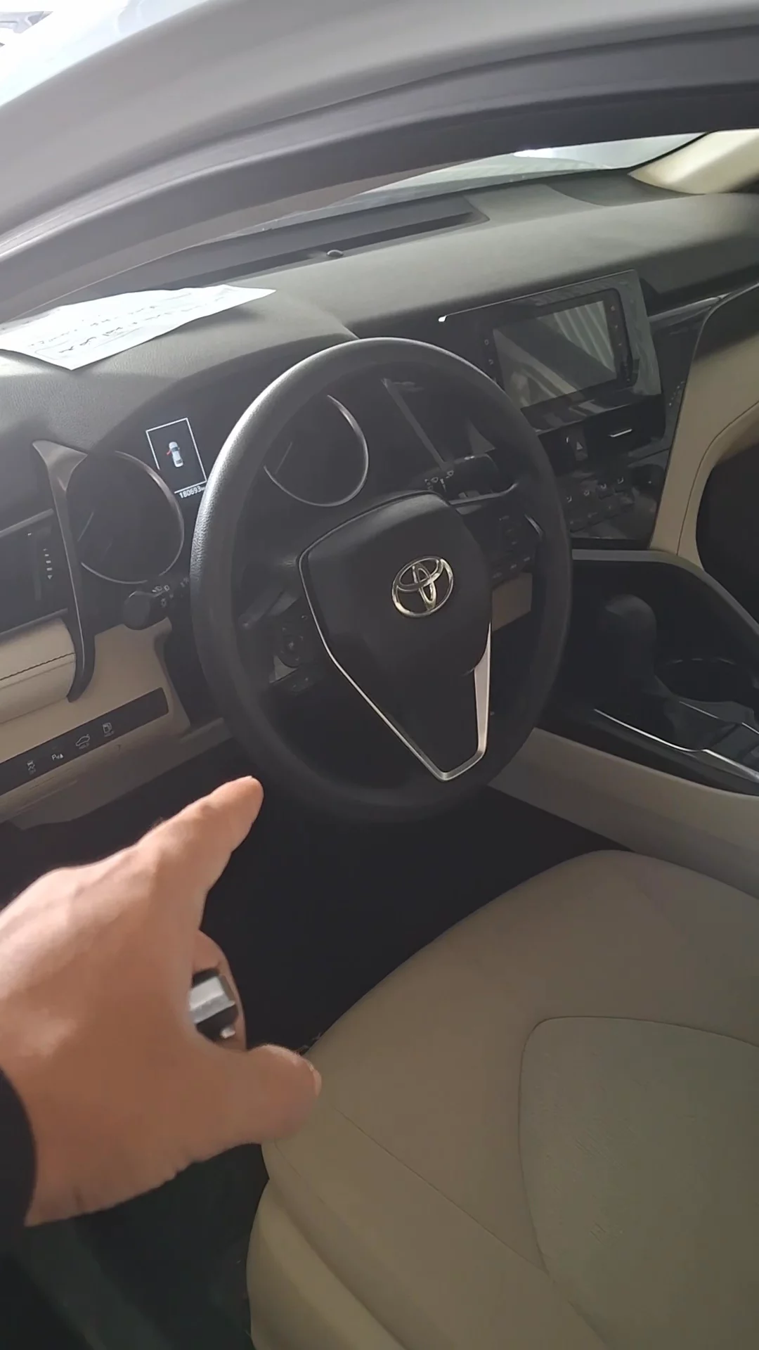 Toyota Camry le 2023