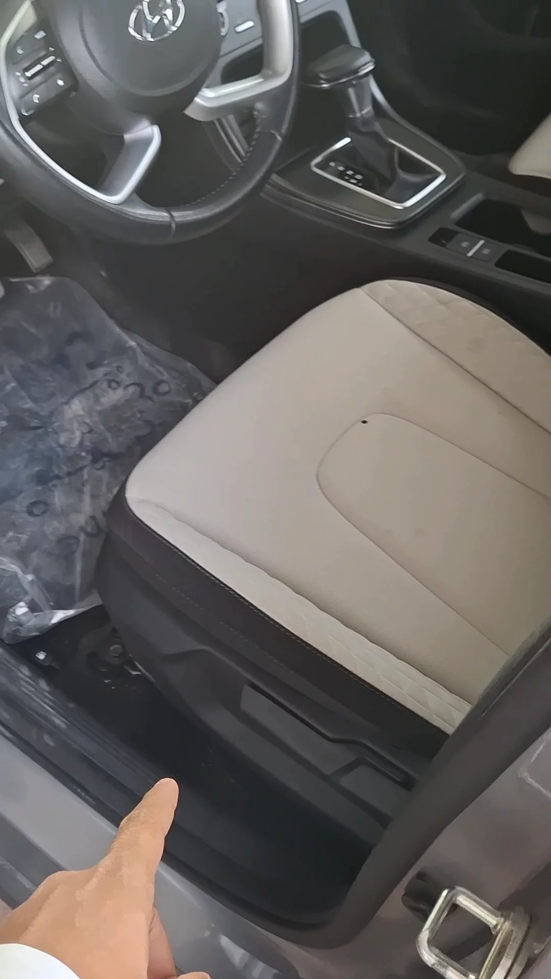 Car video thumbnail 1 of 7