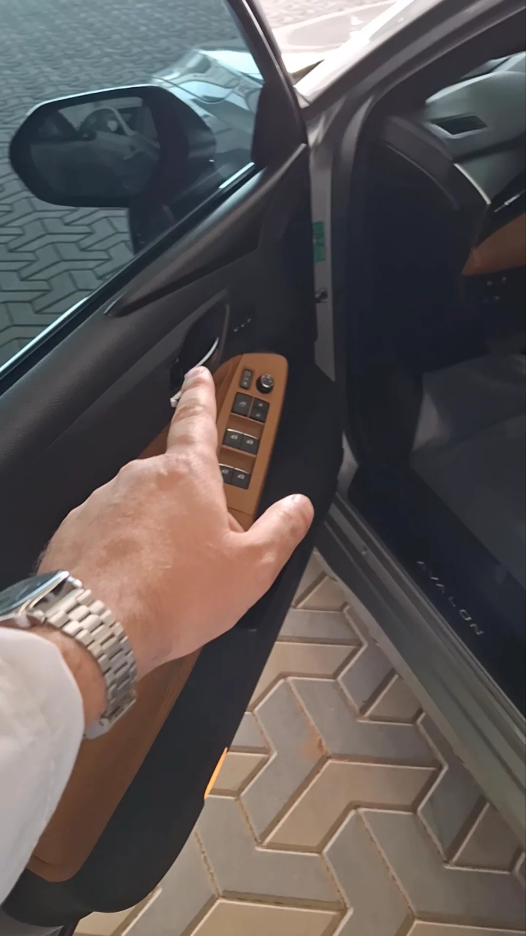 Car video thumbnail 1 of 10