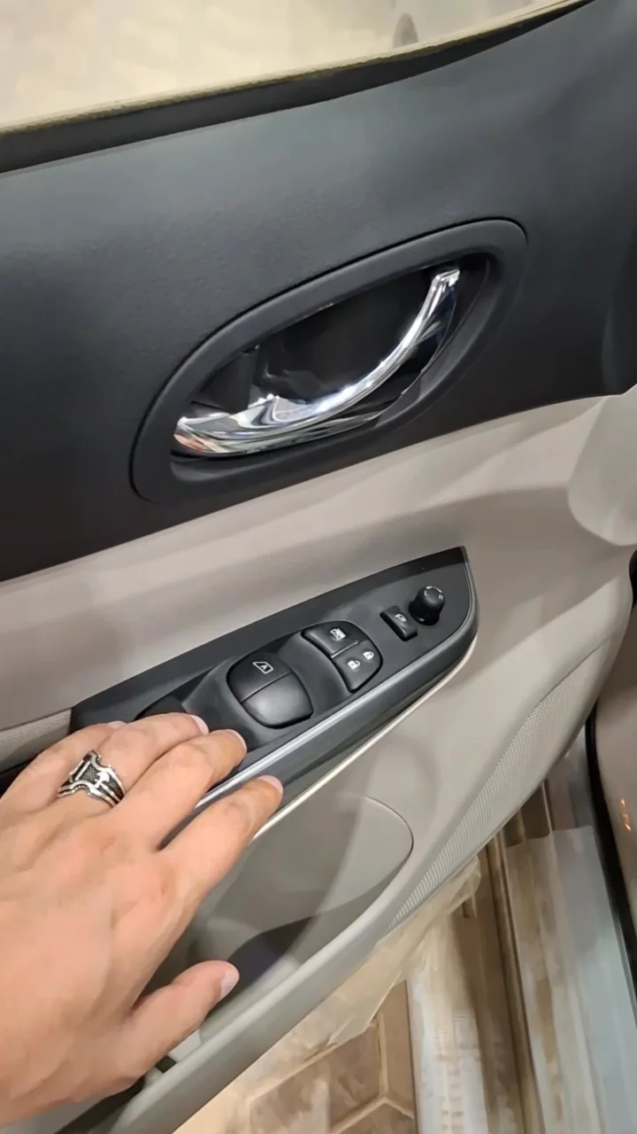 Car video thumbnail 1 of 10