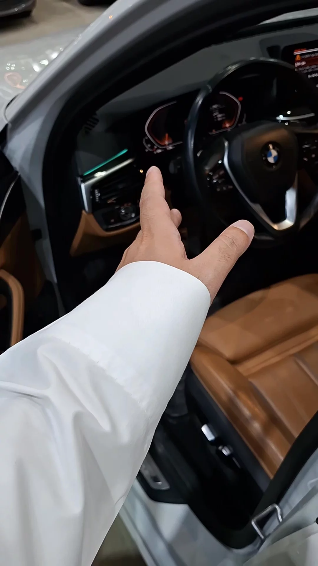 Car video thumbnail 1 of 9