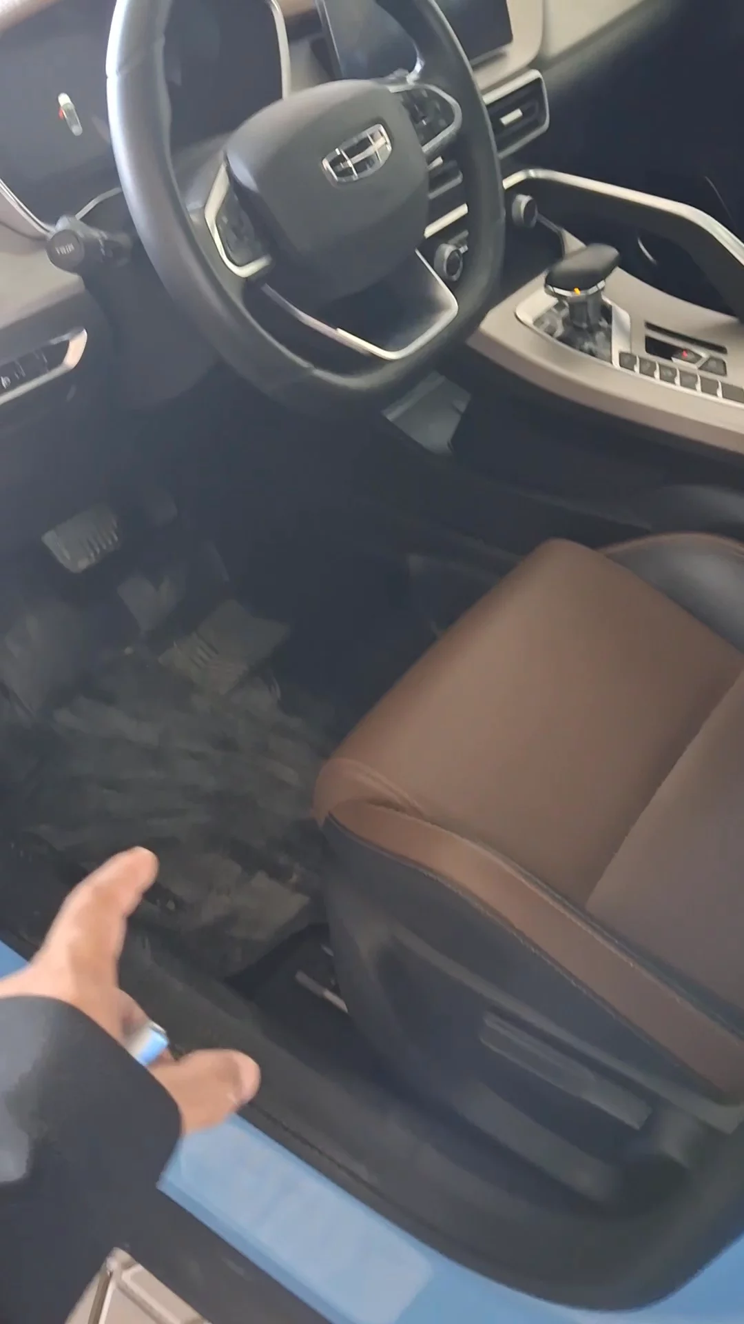 Car video thumbnail 1 of 7