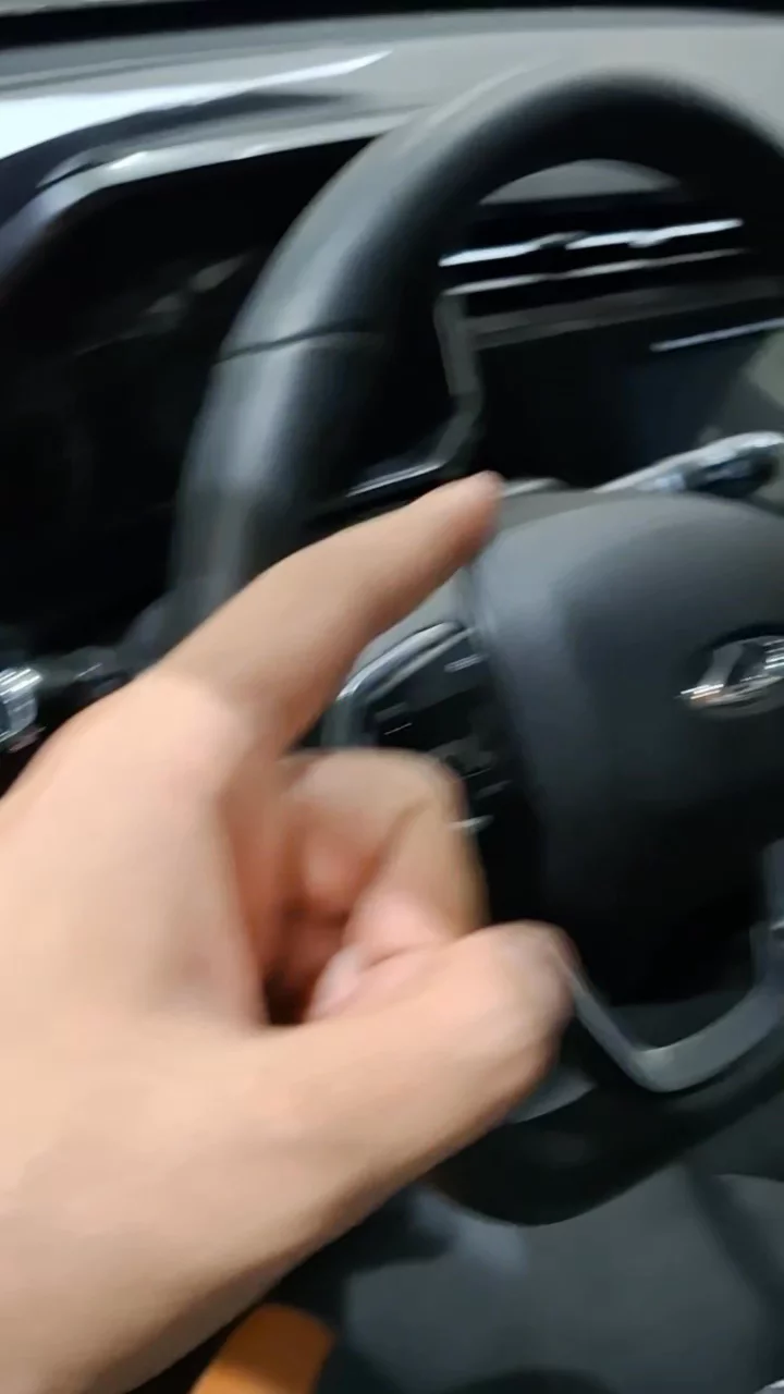 Car video thumbnail 1 of 9