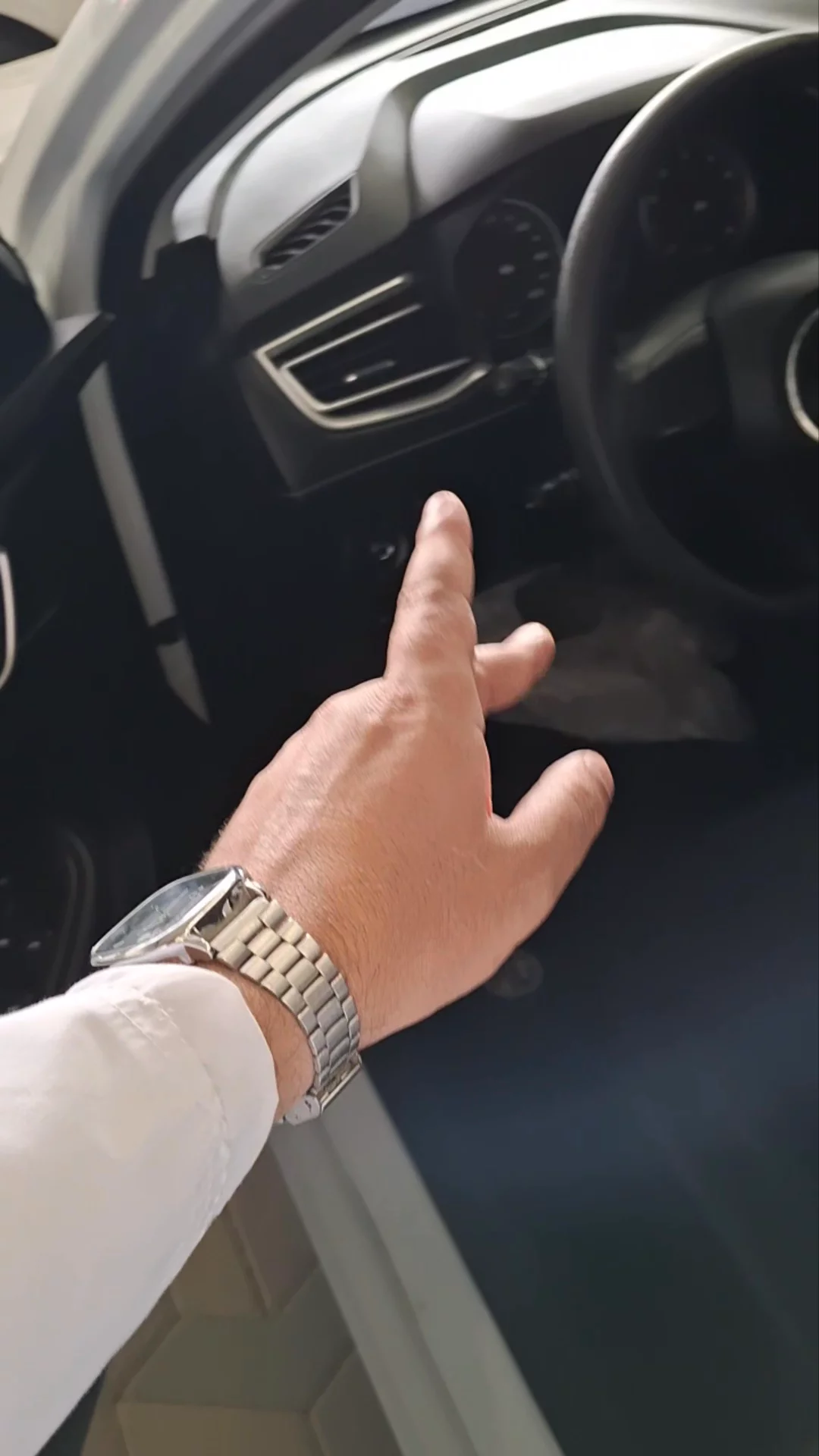 Car video thumbnail 1 of 9