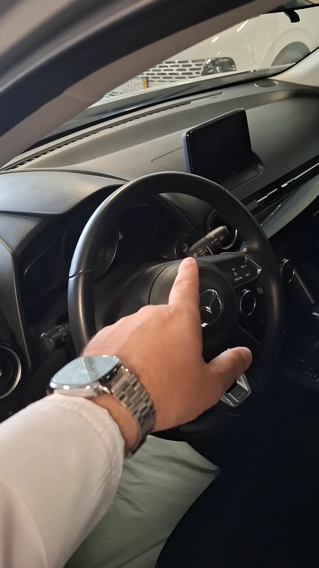 Car video thumbnail 1 of 9