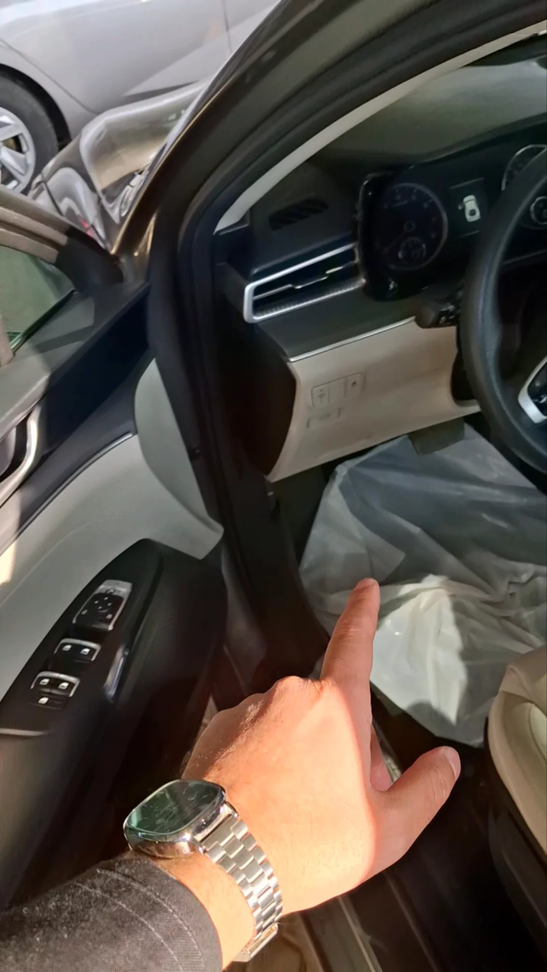 Car video thumbnail 1 of 11