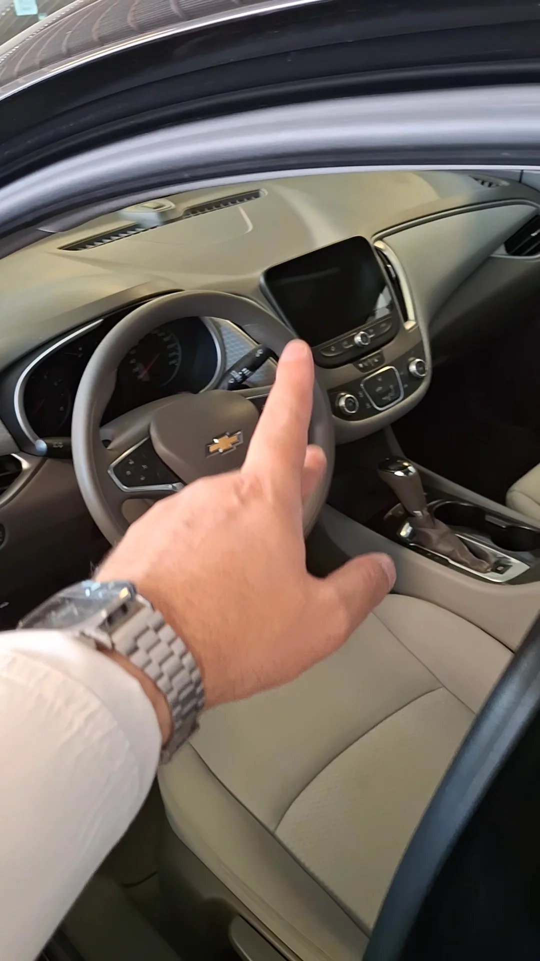 Car video thumbnail 1 of 9