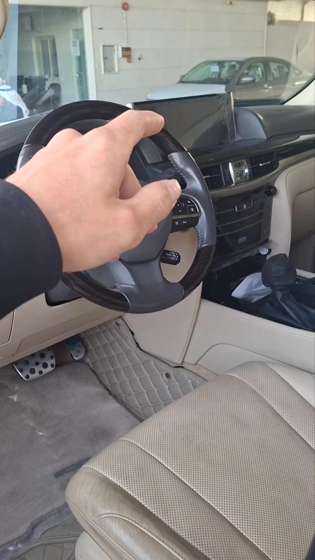 Car video thumbnail 1 of 7