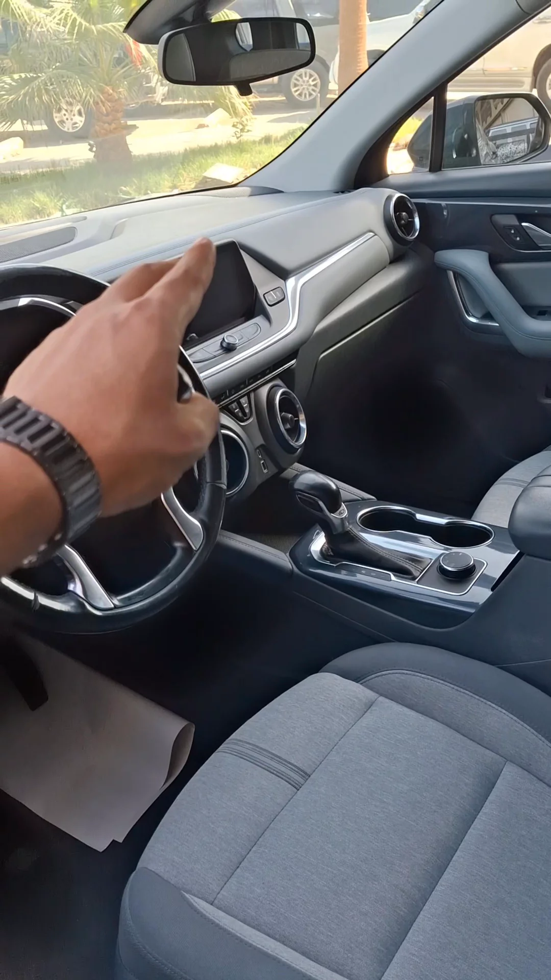 Car video thumbnail 1 of 8