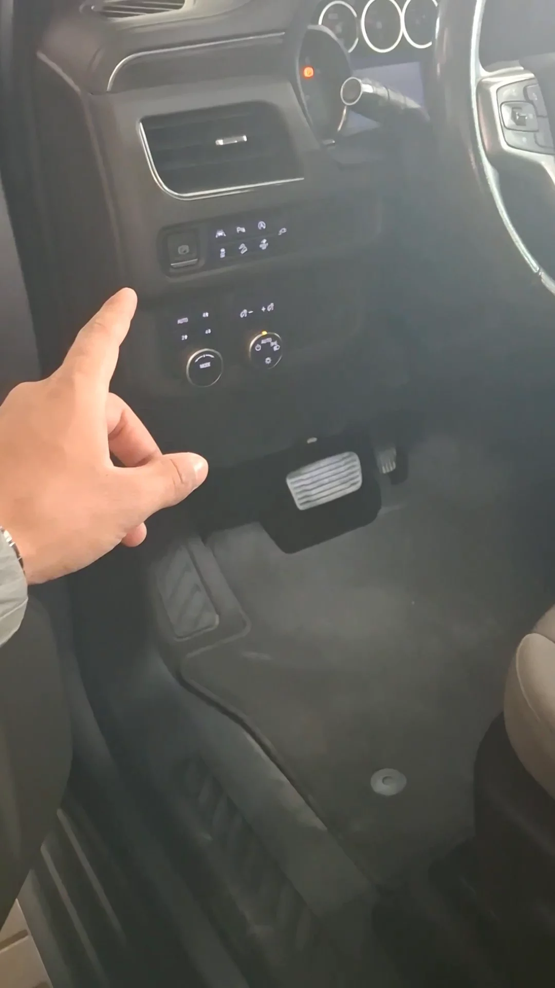 Car video thumbnail 1 of 8