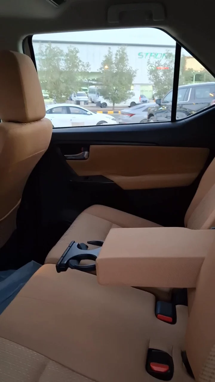 Car video thumbnail 1 of 9