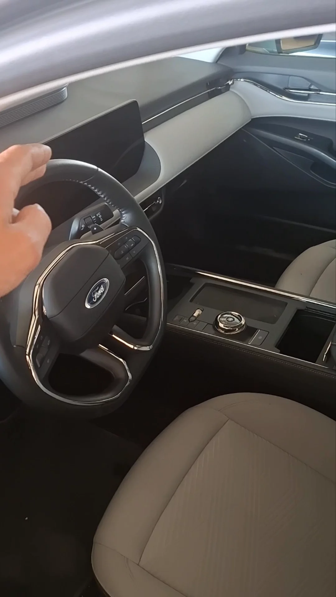 Car video thumbnail 1 of 8