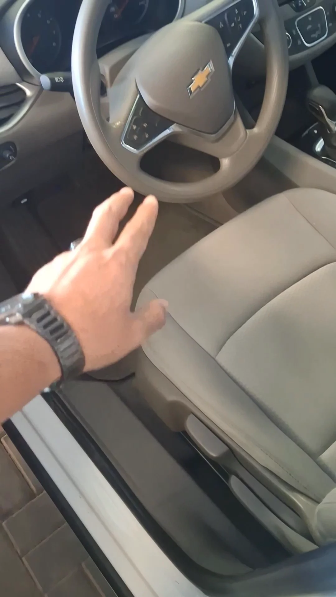 Car video thumbnail 1 of 8