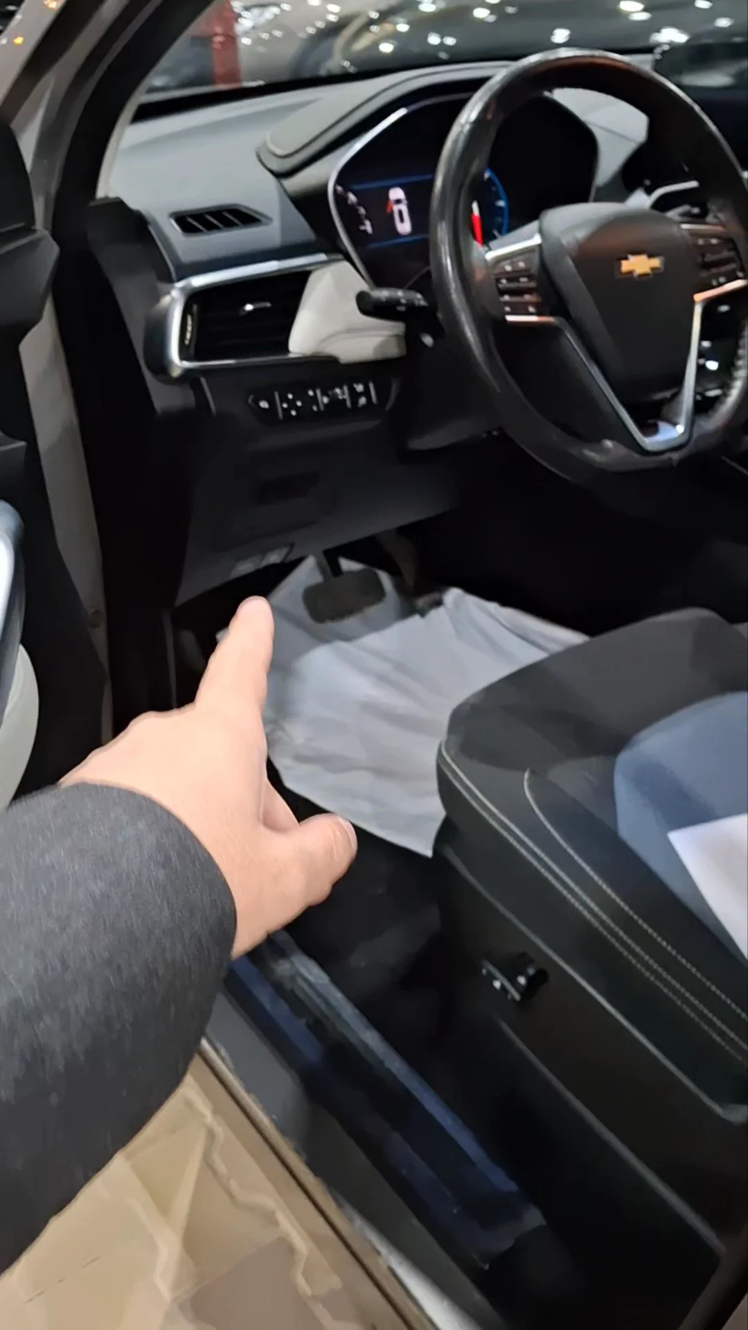 Car video thumbnail 1 of 9