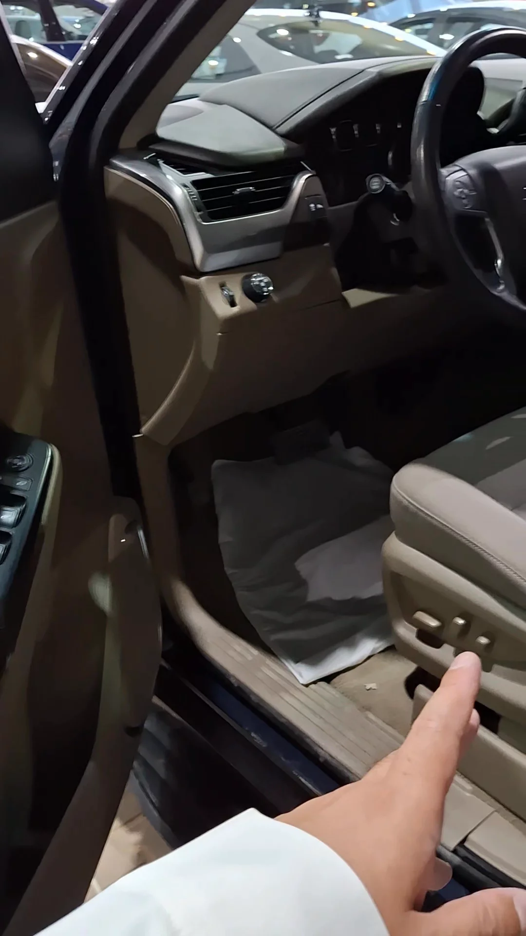 Car video thumbnail 1 of 9