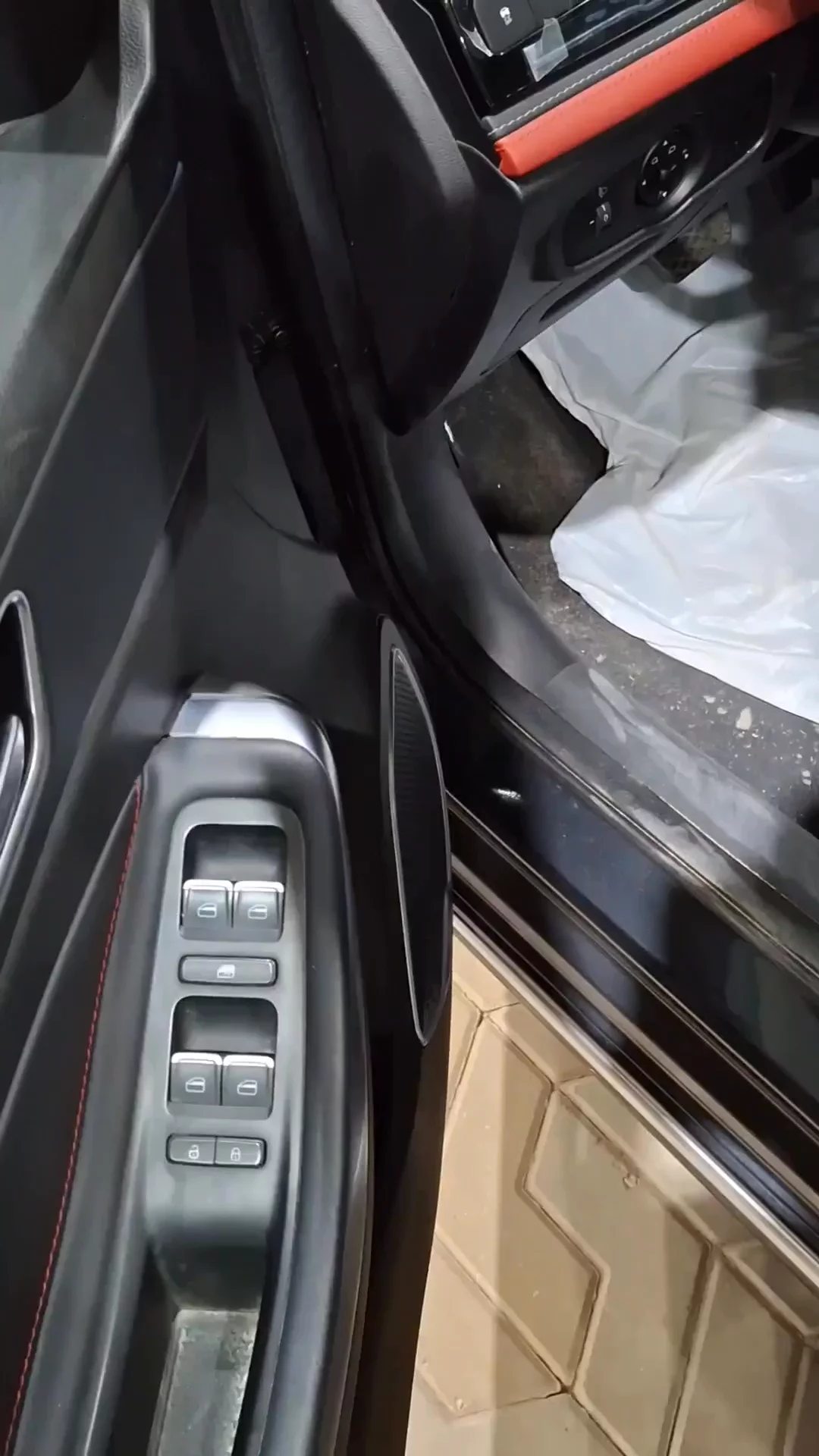 Car video thumbnail 1 of 9