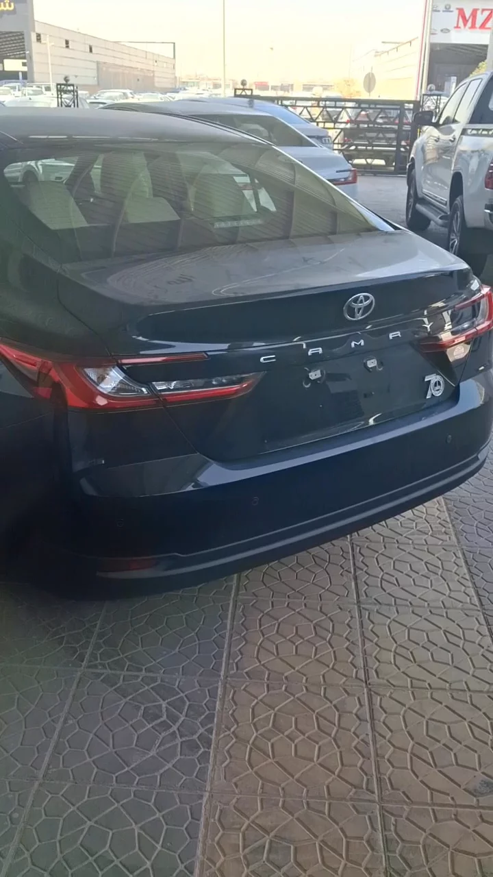تويوتا كامري E 2025