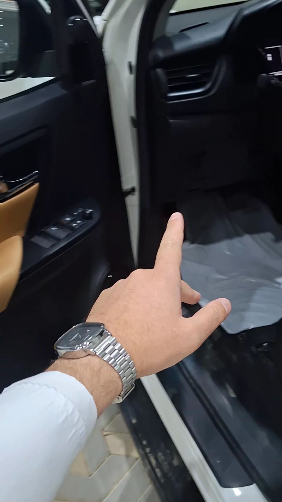 Car video thumbnail 1 of 10