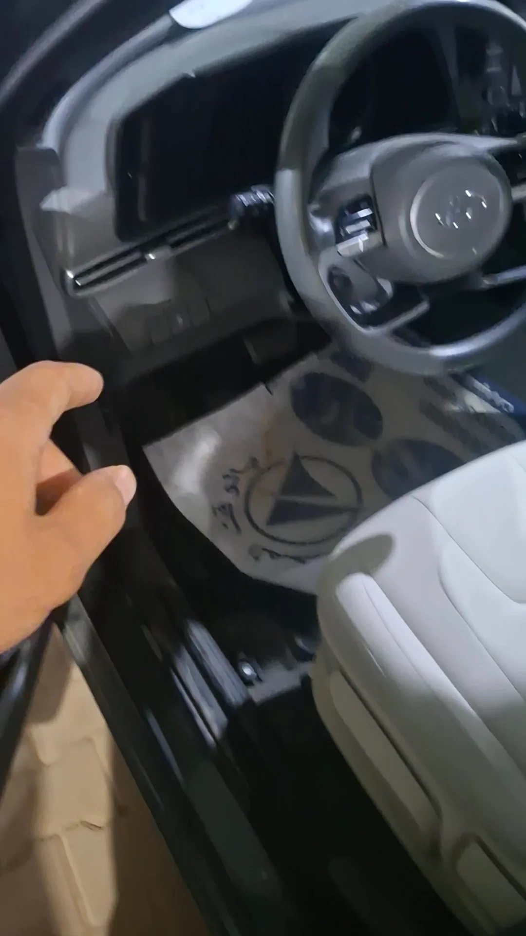 Car video thumbnail 1 of 7