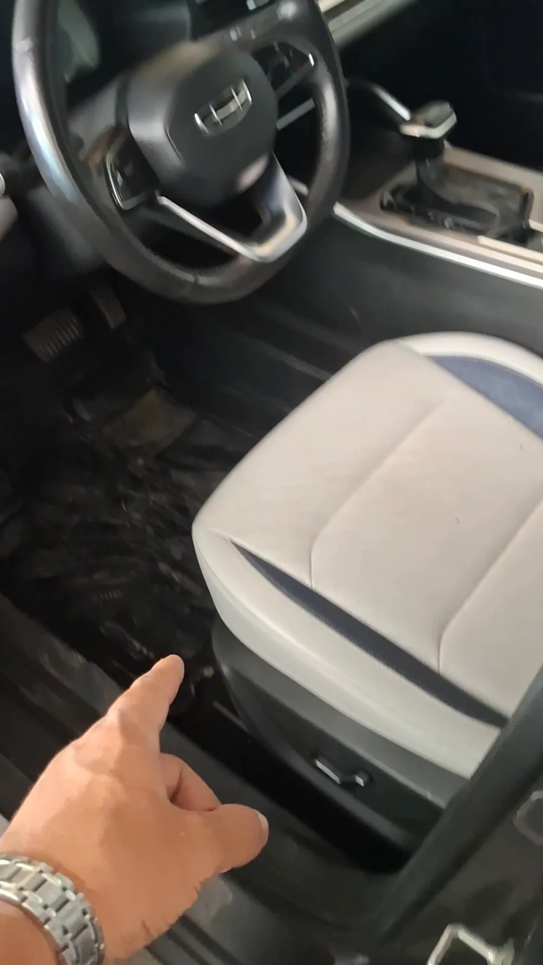 Car video thumbnail 1 of 7