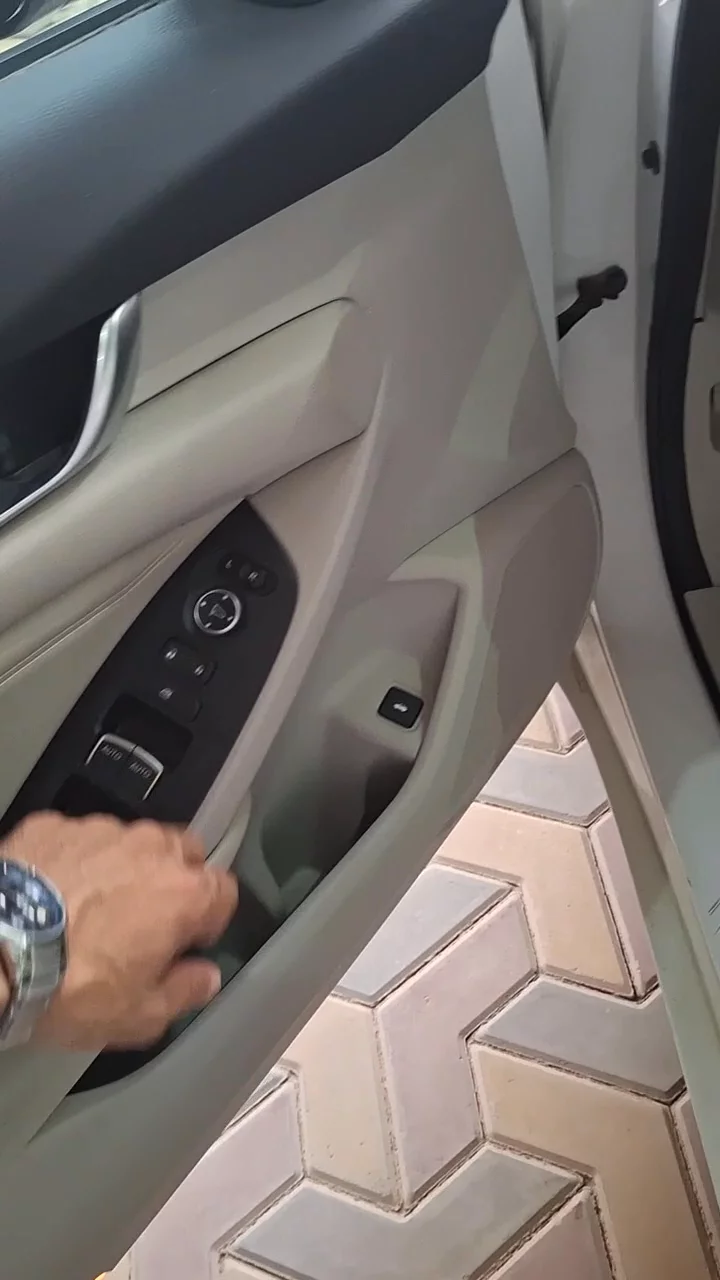 Car video thumbnail 1 of 10