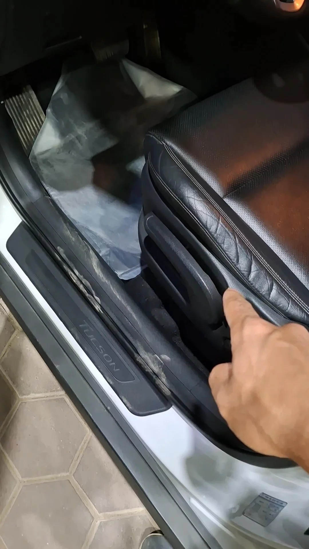 Car video thumbnail 1 of 8