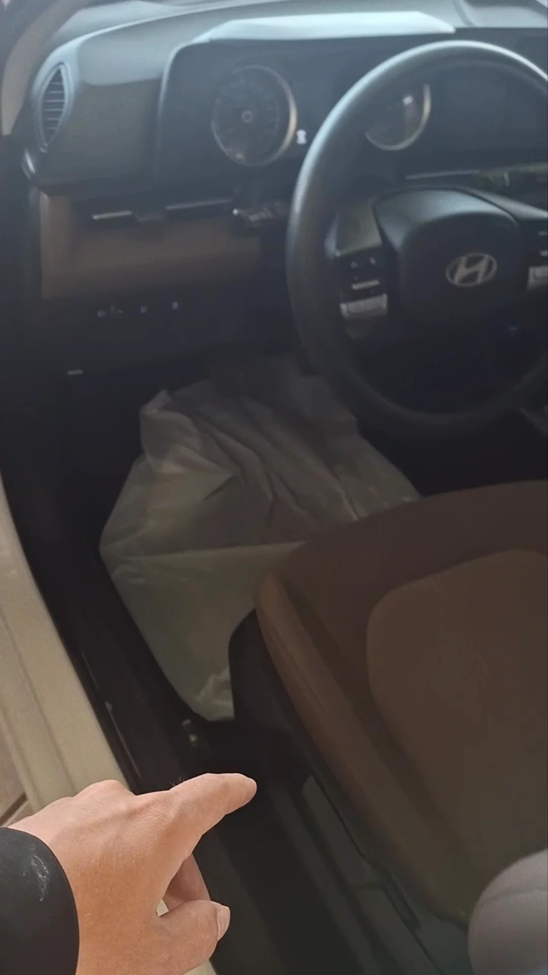 Car video thumbnail 1 of 7