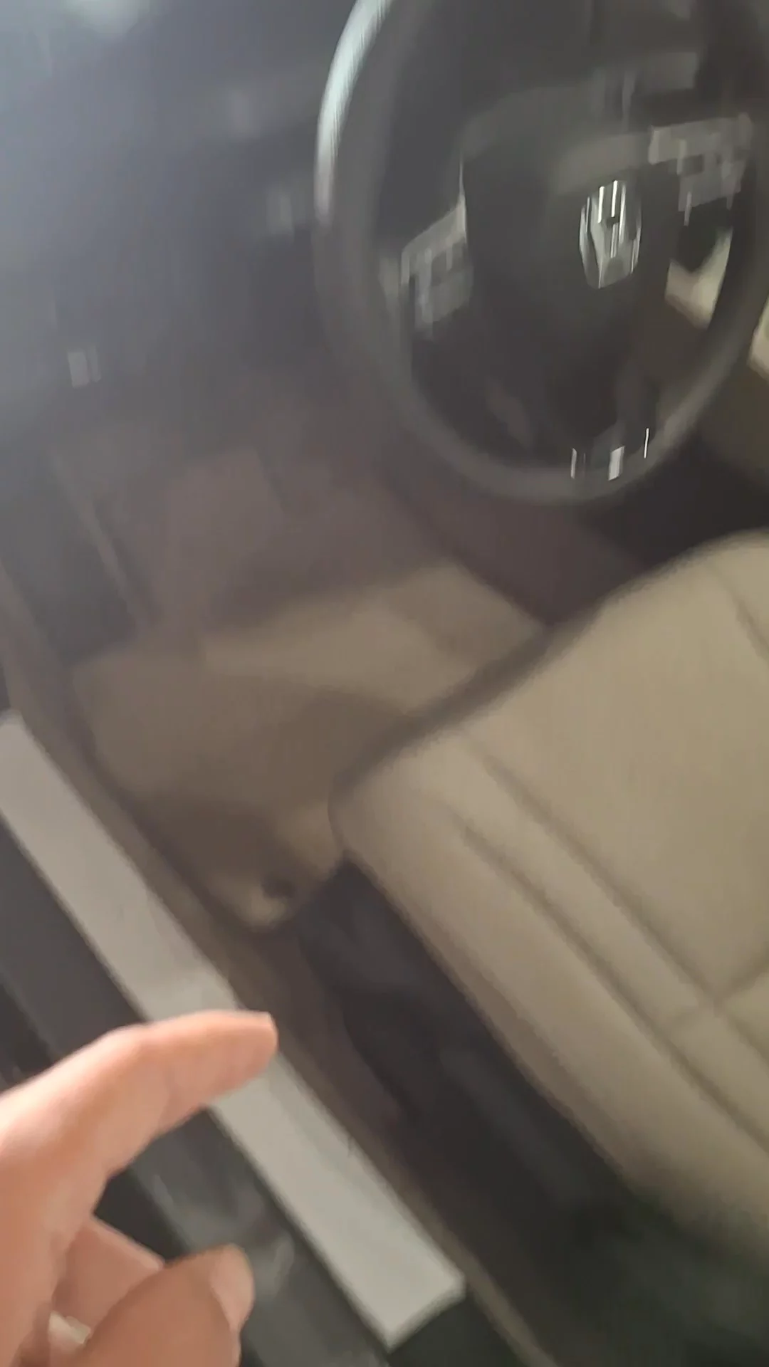 Car video thumbnail 1 of 8