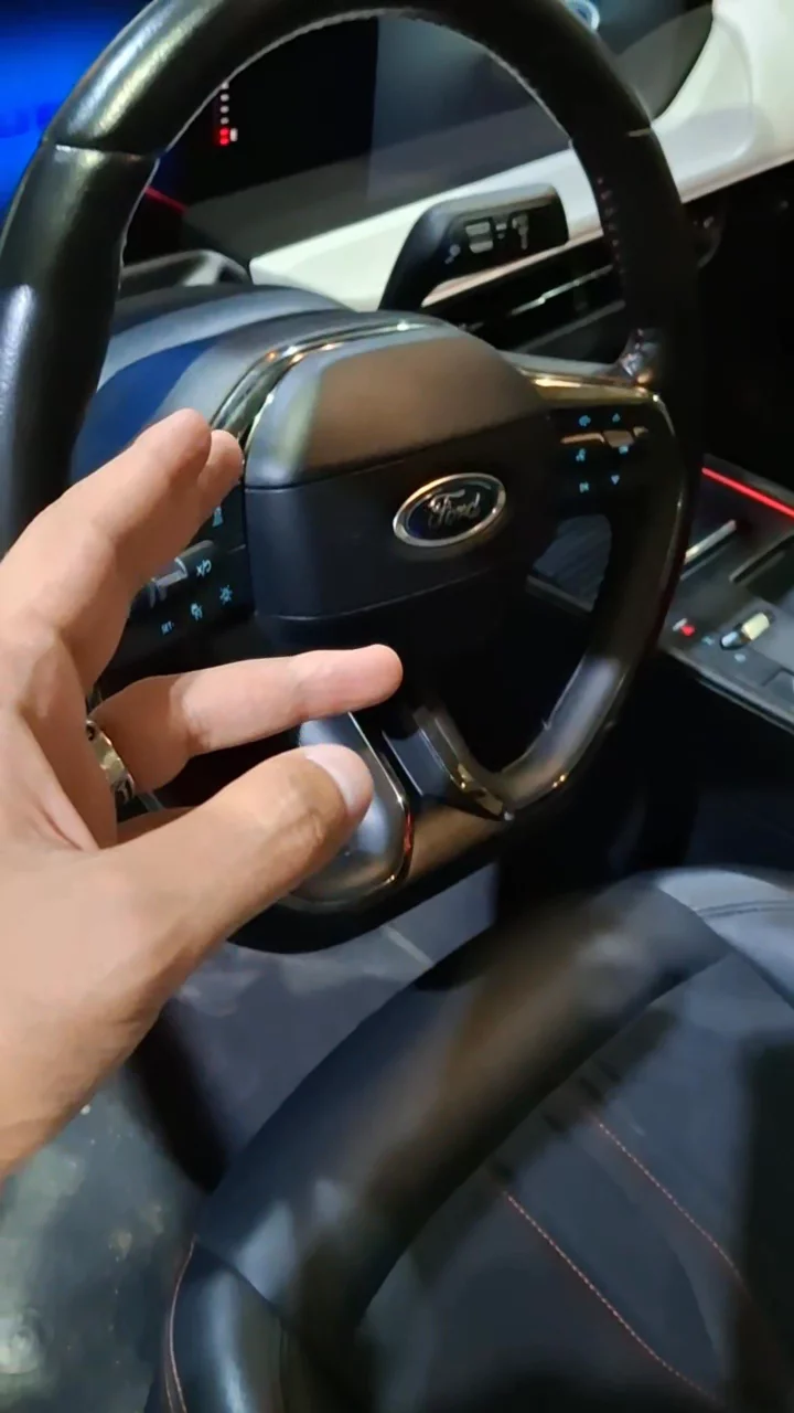 Car video thumbnail 1 of 9