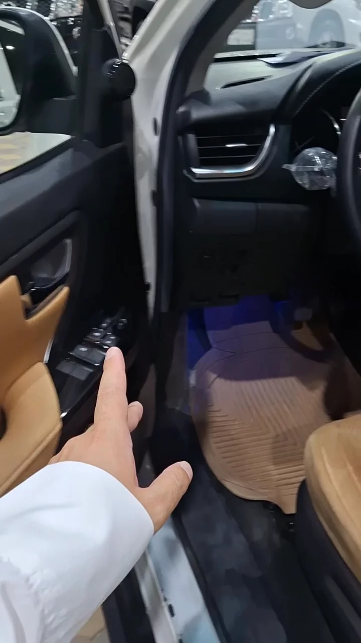 Car video thumbnail 1 of 10