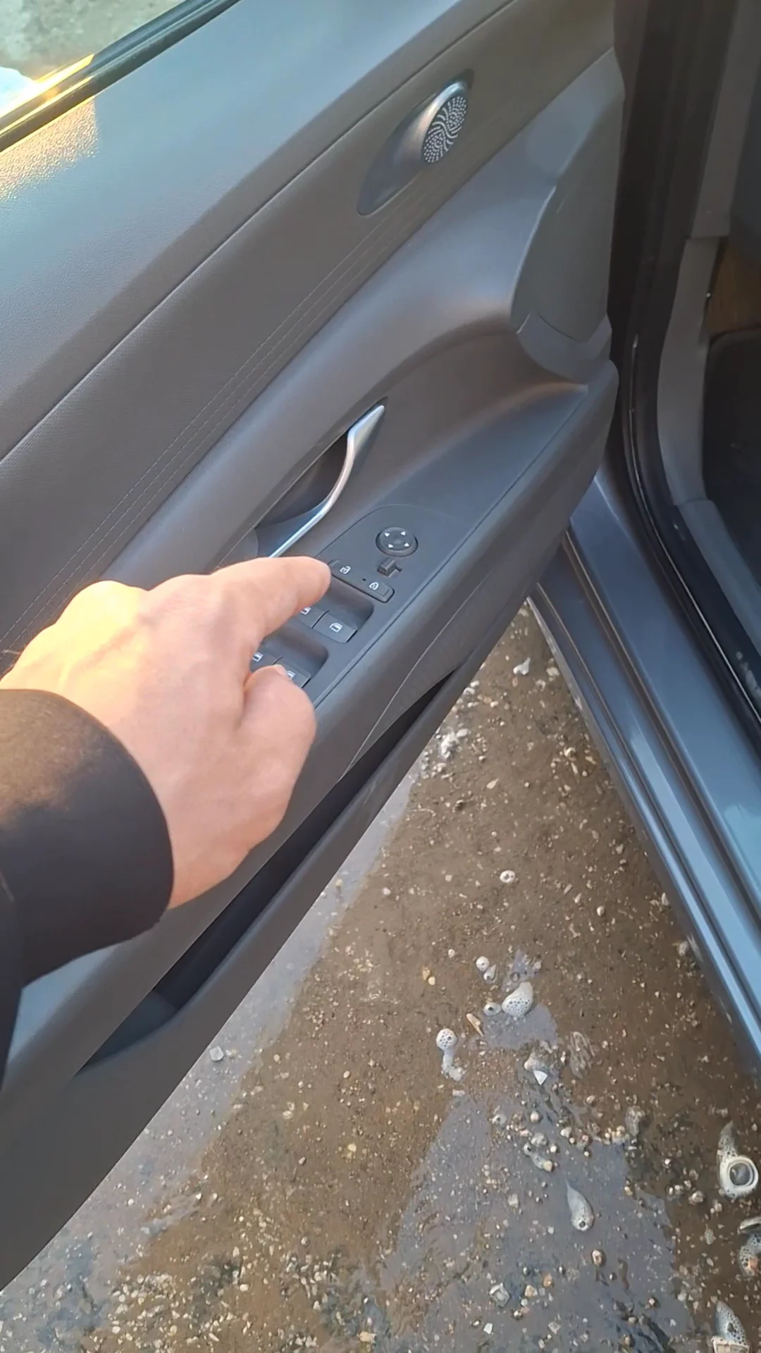 Car video thumbnail 1 of 9