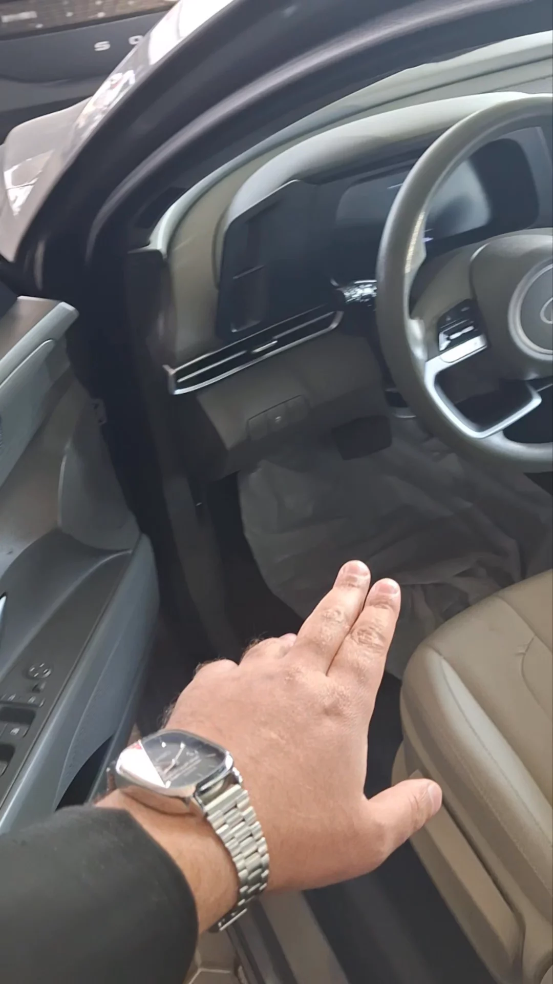 Car video thumbnail 1 of 10