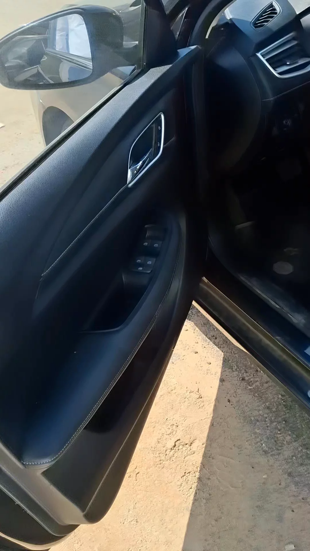 ام جي 5 LUX 2023