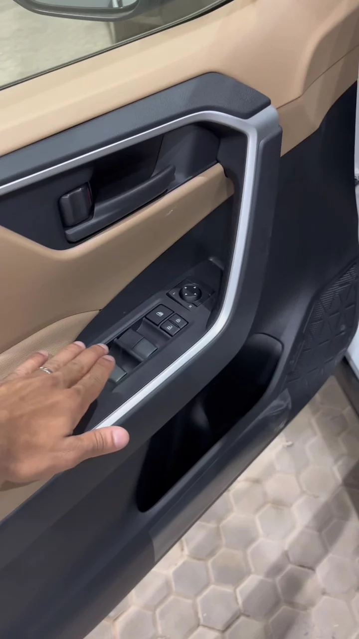 Toyota RAV4 Hybrid LE 2025