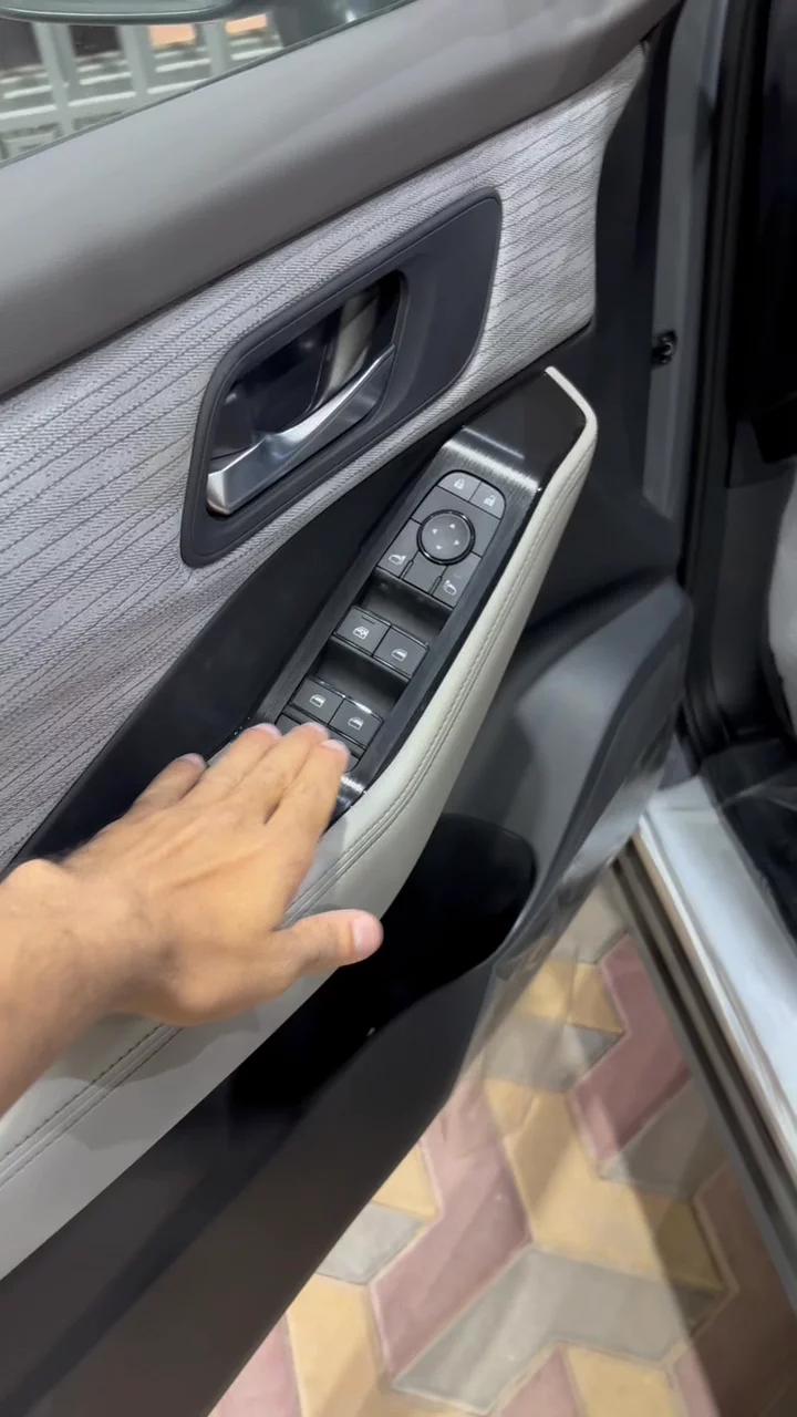 نيسان اكس تريل SV Plus 2025