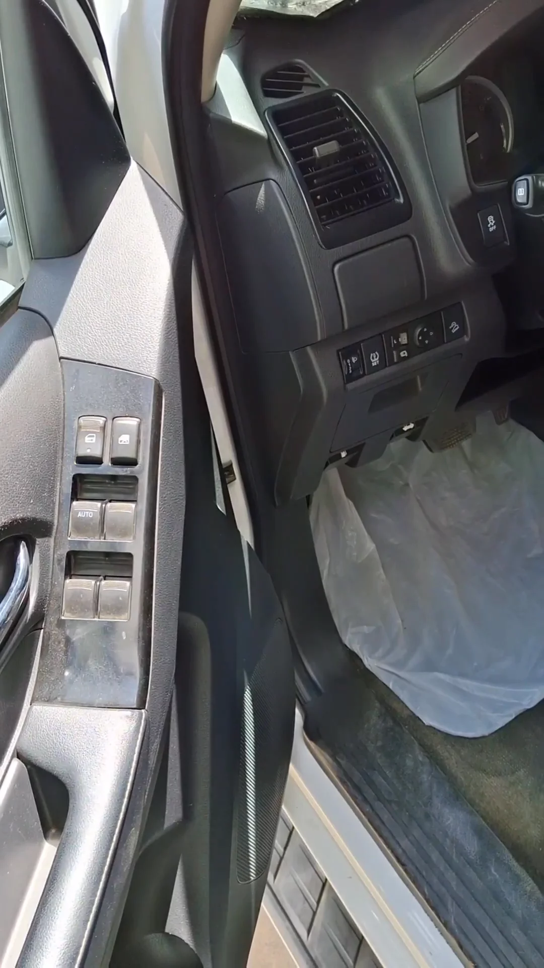 Car video thumbnail 1 of 10