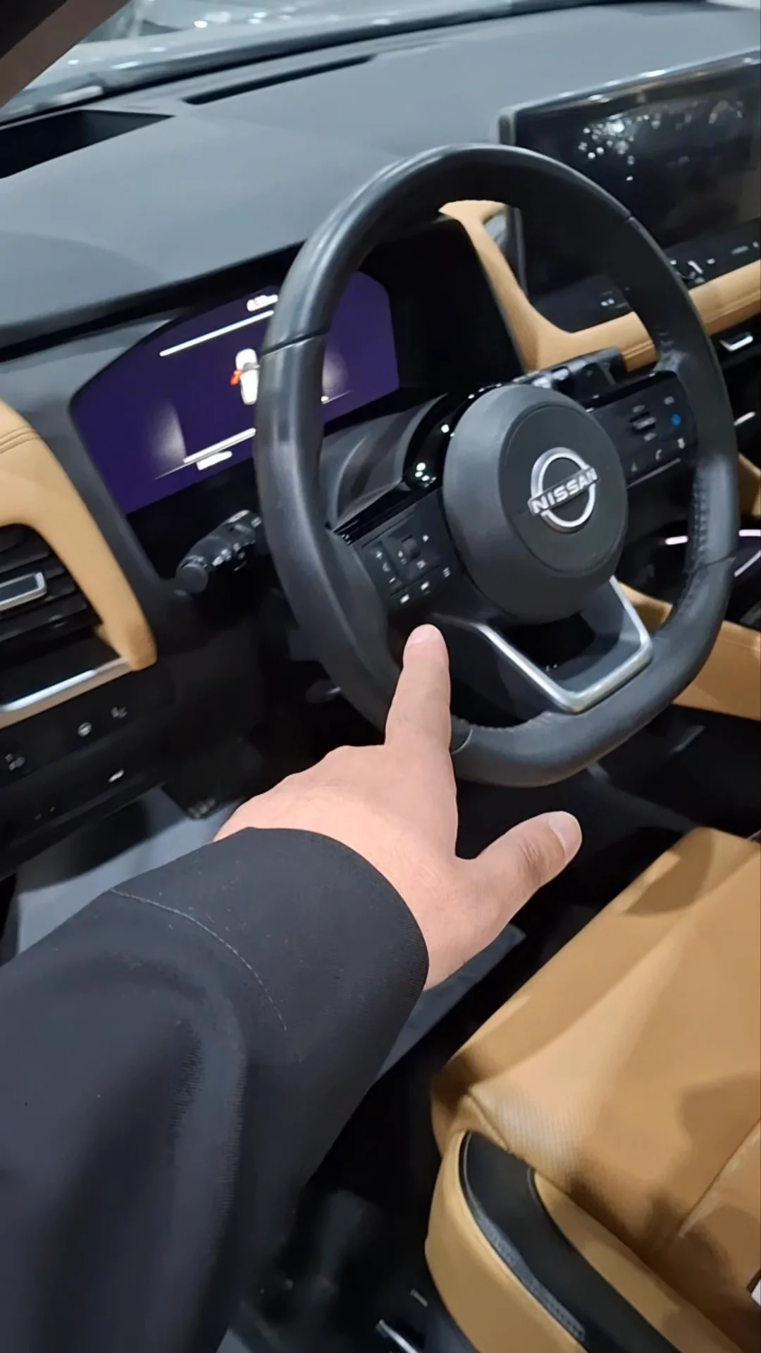 Car video thumbnail 1 of 11