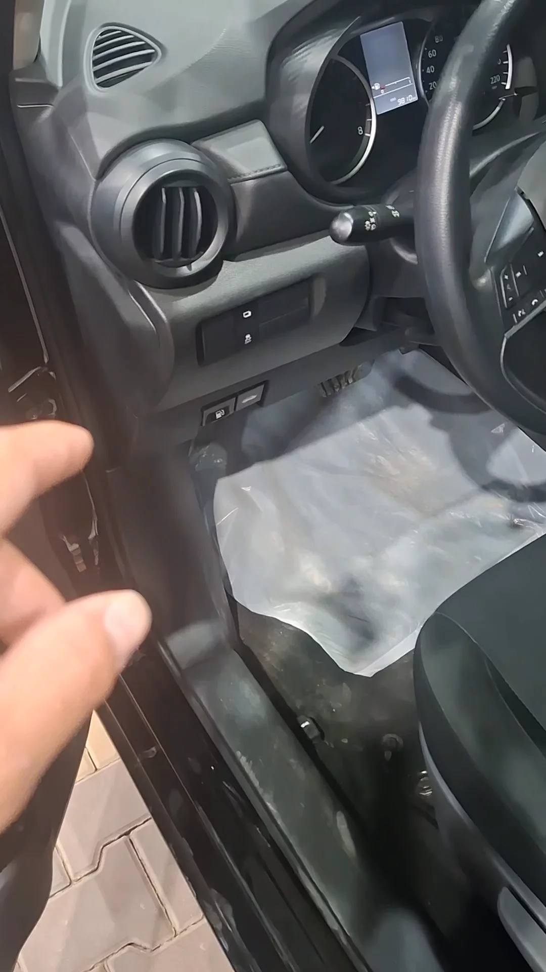 Car video thumbnail 1 of 9